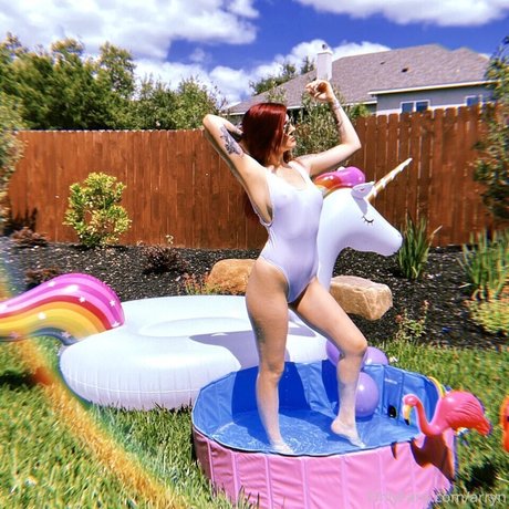 Arryn Zech perfekte akt foto