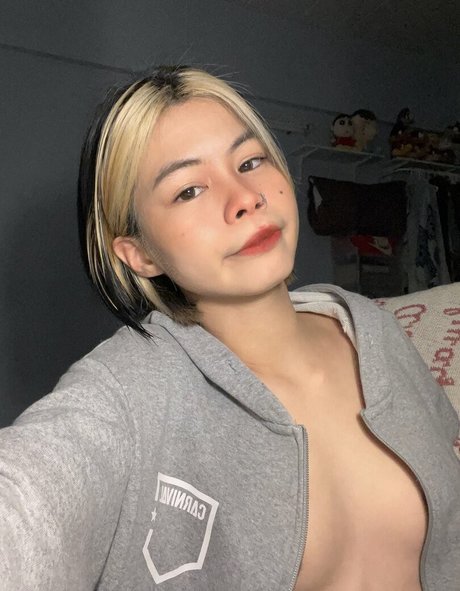 emiiziru hübsche sexy bild