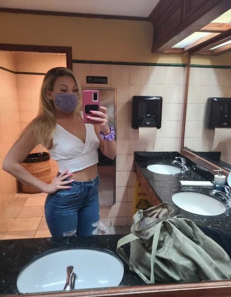 Adira Allure hübsche pornostar fotos