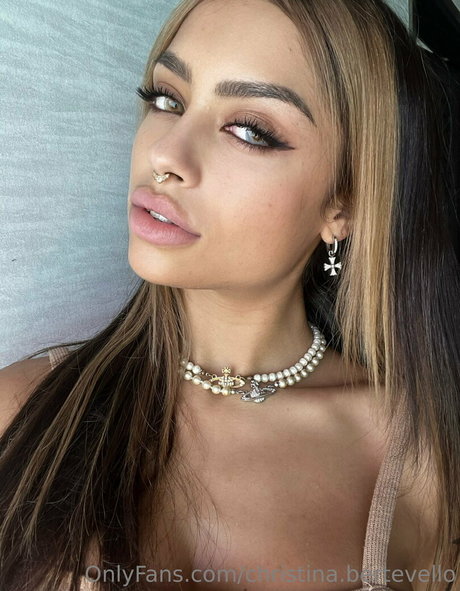 große titten bikini onlyfans kunst schöne galerie