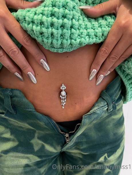 anonymiss1 hübsche akt bild