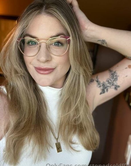 stonedcoldf0x freie akt fotos