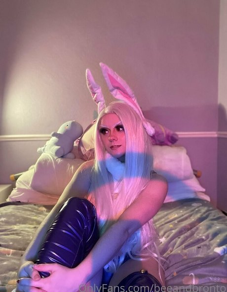 beeandbronto exklusive nackt bild