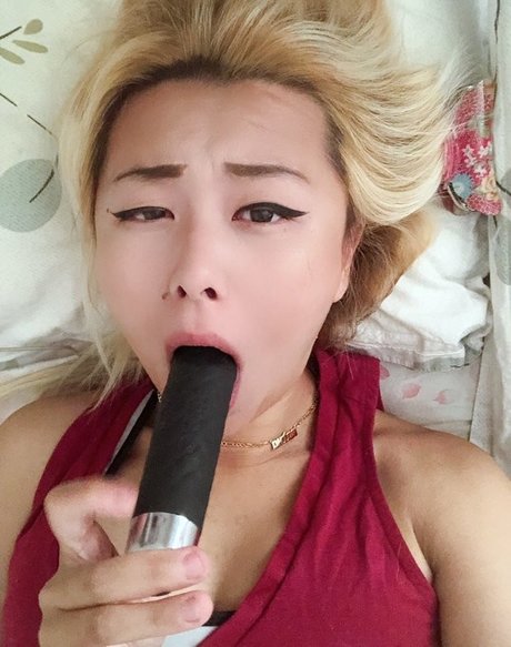 Raina Huang kunst nacktheit galerie