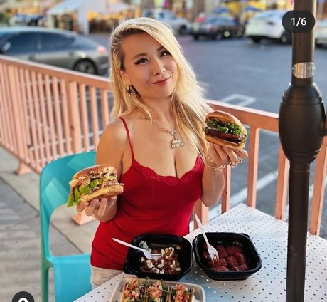 sehr dünne onlyfans kunst schöne galerien