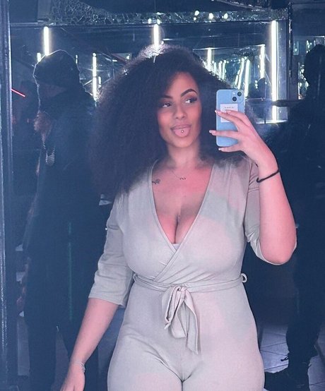 Ines Curly schöne sexy bilder