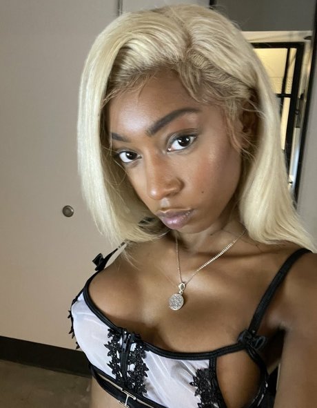 aliyahlust top akt galerie