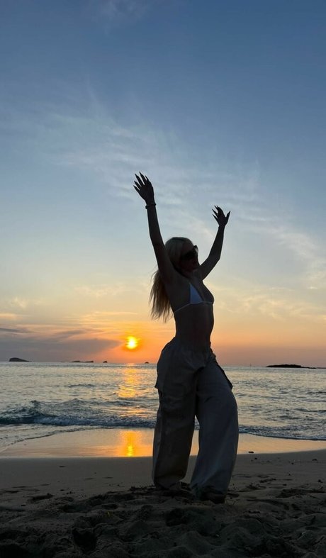 Alexandra Stan nackt exklusive fotos