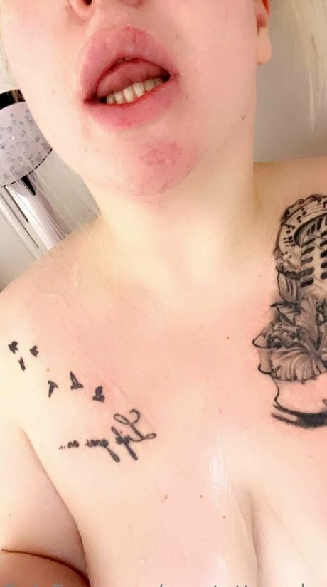 baby brünette onlyfans nacktheit perfekte bild