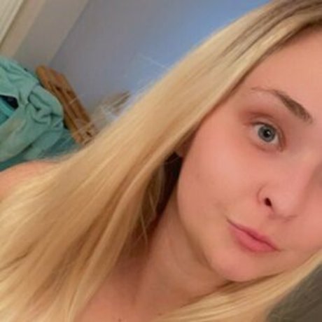 gothic-mädchen-onlyfans heiße top bilder