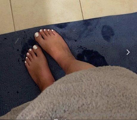 Anya Truaxx xxx porno galerie