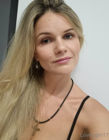 lovelygirl17 model nackten bild