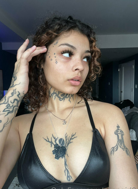 aliengirl0 heiße akt galerien