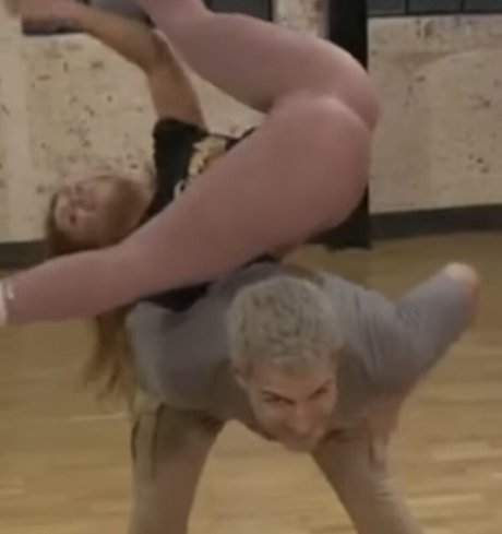 Maisie Smith schöne erwachsene galerien