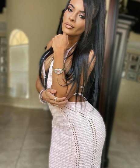 Zelina Vega porno perfekte bild