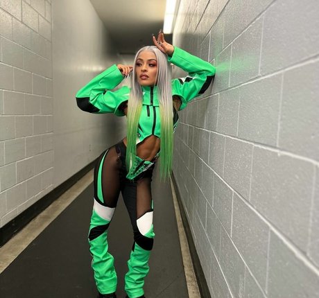 Zelina Vega model heiße bilder