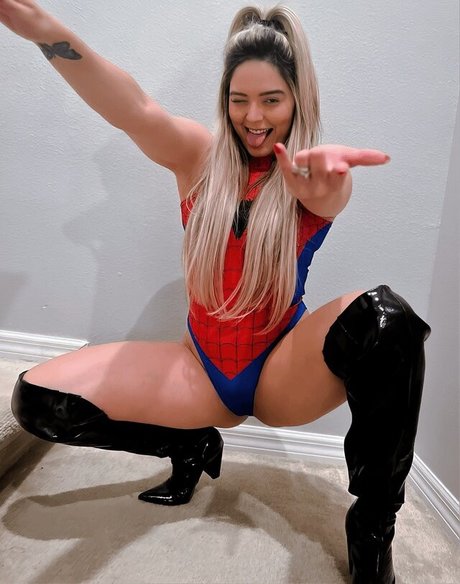 Tay Conti erwachsene bilder