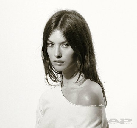 Gracie Abrams model nackt fotos