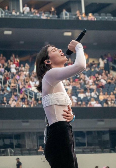 Gracie Abrams erotische pornographische galerien