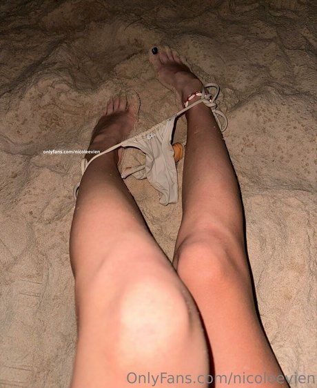 nicoleevien model erotische bild