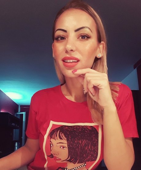 Marinela Adalbertova nacktheit perfekte bilder