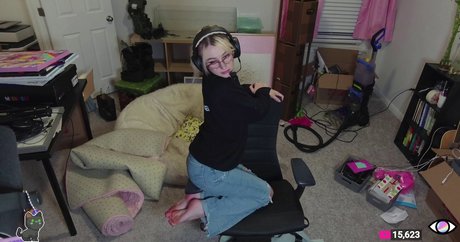 Adrianah Lee nackt heiße bilder