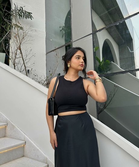 Aarushi Abrol schöne pornografische foto