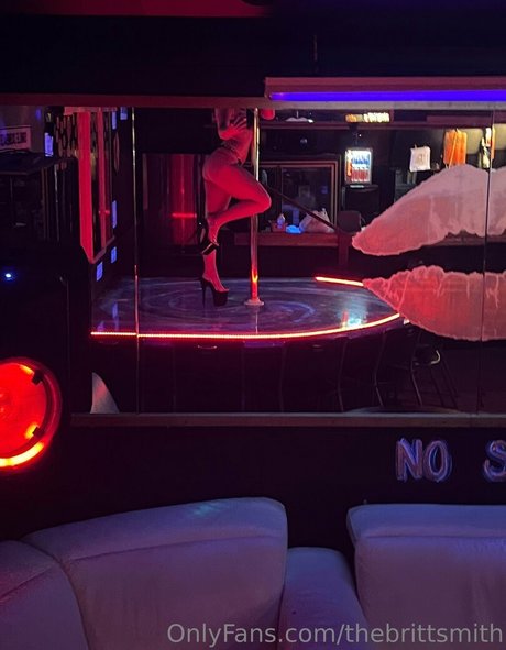 dünne ebenholz-onlyfans hübsche porno foto