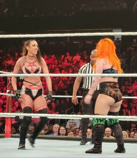 GiGi Dolan exklusive nackt galerie