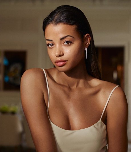 Ella Balinska hd pornostar fotos