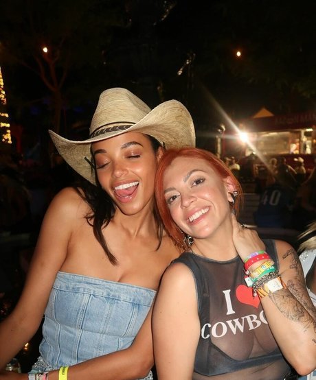 Ella Balinska pornografische pornostar foto