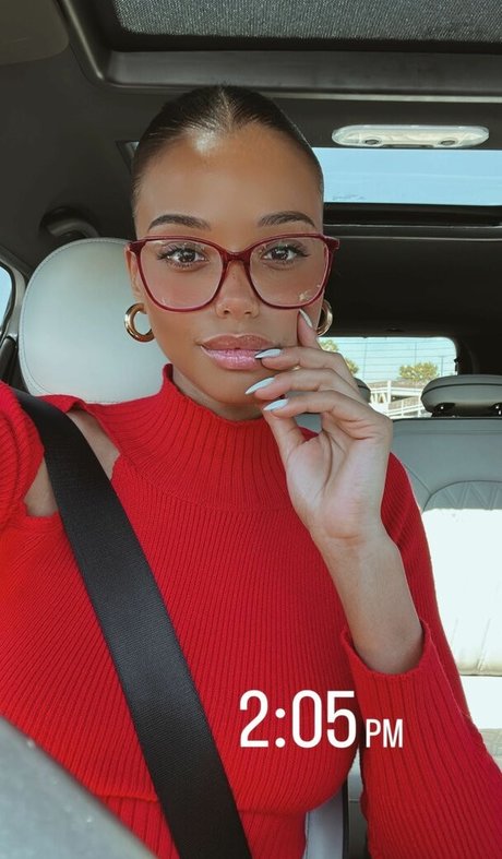 Ella Balinska schauspielerin akt bild