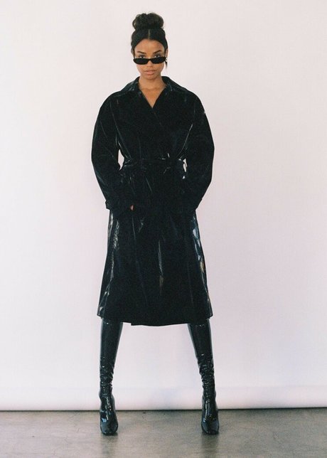 Ella Balinska hübsche pornographische bilder