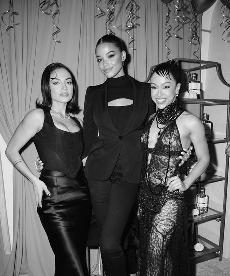 Ella Balinska akt pornostar galerien