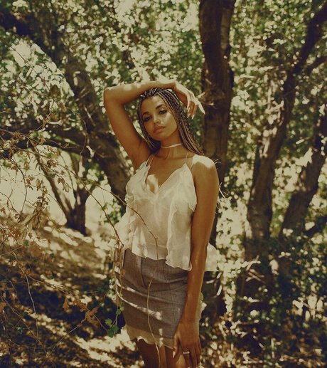 Ella Balinska hd heiße foto