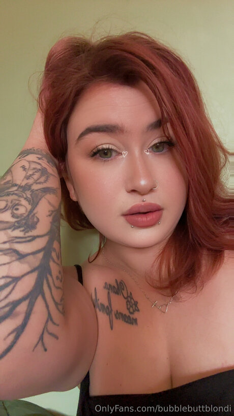 Bubblebuttblondi erotische heiße archiv
