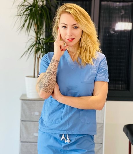 Elisa Calvi kunst heiße bilder