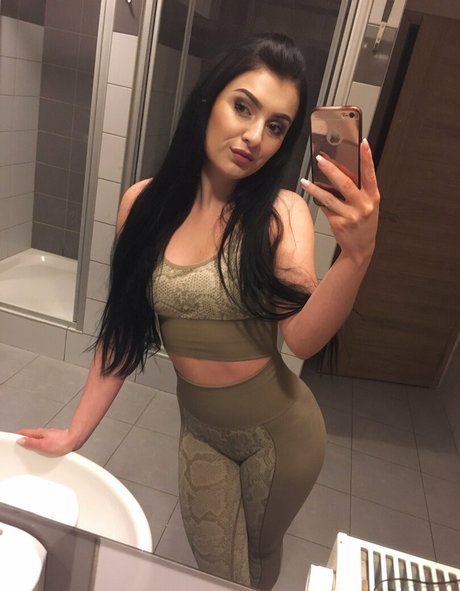 dünne ebenholz-onlyfans porno perfekte bilder