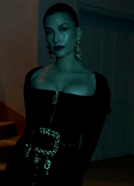 Hailey Baldwin Bieber sexy hd galerien