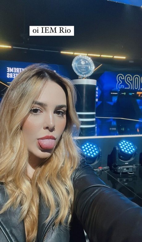 Showliana model nackt fotos