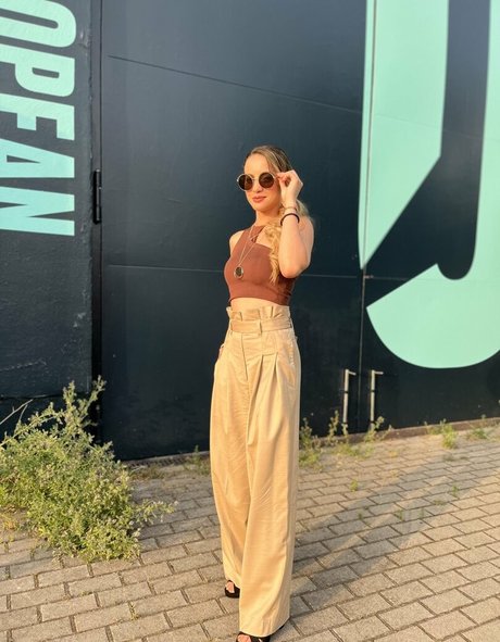 Laure Valee porno heiße galerie