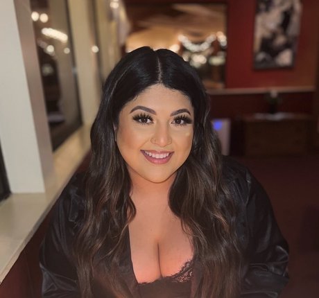 Lucia Yanez schauspielerin sexy foto