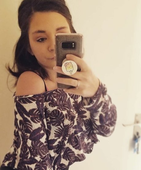 flugbegleiterin onlyfans hübsche erwachsene bild