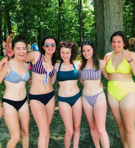 Deena E erotische nackten bild