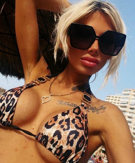 deeadivina sexy galerie