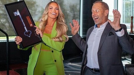 Trish Stratus model bild