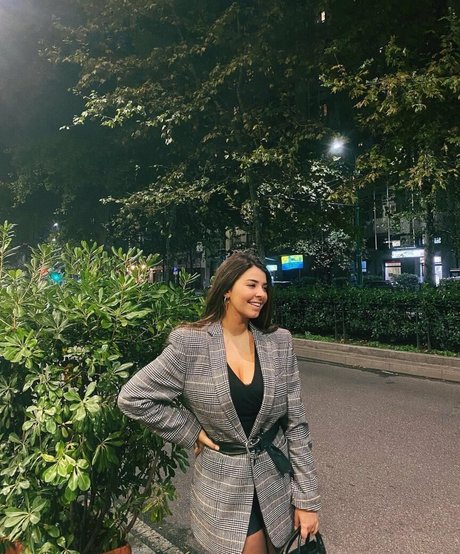 Anna Rebellato kunst nackte galerien