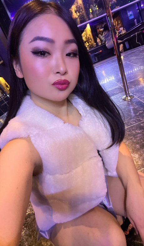 Childish Lina nackt erotische foto