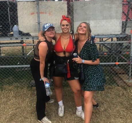 große titten kurvige onlyfans sexy kunst bild