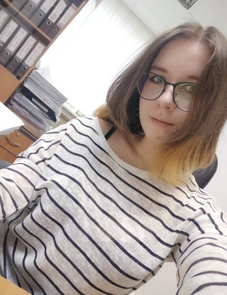 18 teen onlyfans erwachsene hübsche archiv